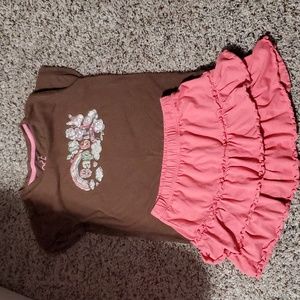 Girls size 6 set of skorts and t shirt